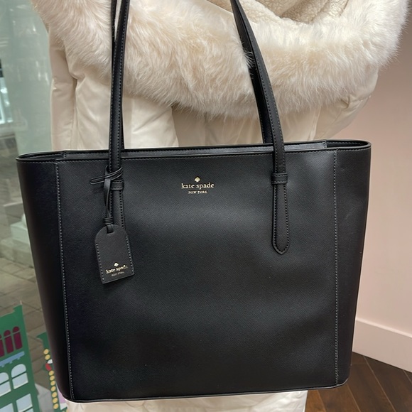 Kate Spade Schuyler Medium Tote
COLOR:
Black
NWT - Picture 15 of 16